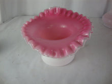 Load image into Gallery viewer, Vintage Fenton Pink Peach Crest 5 Inch Ruffled Hat Vase
