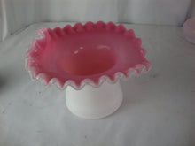 Load image into Gallery viewer, Vintage Fenton Pink Peach Crest 5 Inch Ruffled Hat Vase
