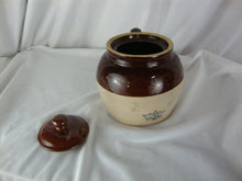 Load image into Gallery viewer, Vintage Robinson Ransbottom #2 Crown 2 Quart Stoneware Bean Pot with Lid
