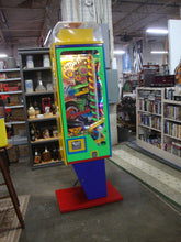 Load image into Gallery viewer, 1990&#39;s Everett James Wowie Zowie Quarter Coin Gumball Machine *WORKING WITH KEY*
