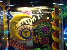 Load image into Gallery viewer, 1990&#39;s Everett James Wowie Zowie Quarter Coin Gumball Machine *WORKING WITH KEY*
