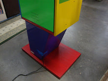 Load image into Gallery viewer, 1990&#39;s Everett James Wowie Zowie Quarter Coin Gumball Machine *WORKING WITH KEY*
