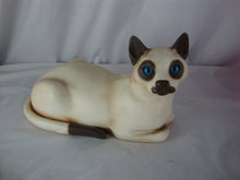 Load image into Gallery viewer, 1983 Universal Statuary Ceramic Chalkware Siamese Cat Blue Glass Eyes
