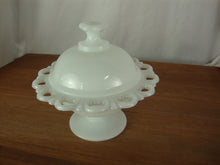 Load image into Gallery viewer, Vintage Anchor Hocking Lace Edge Old Colony Footed Candy Dish with Lid

