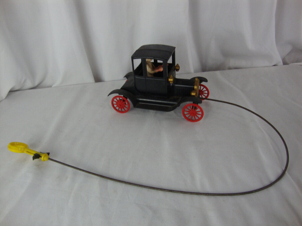 1952 Revell Back-Firing Old Time Ford Cap Firing Model T Toy Car