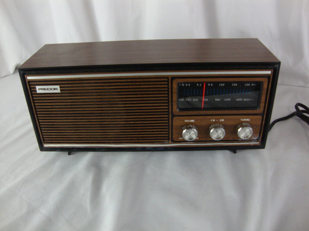 Vintage Precor Model 310 Wood Grain Poly Look AMFM Electric Radio