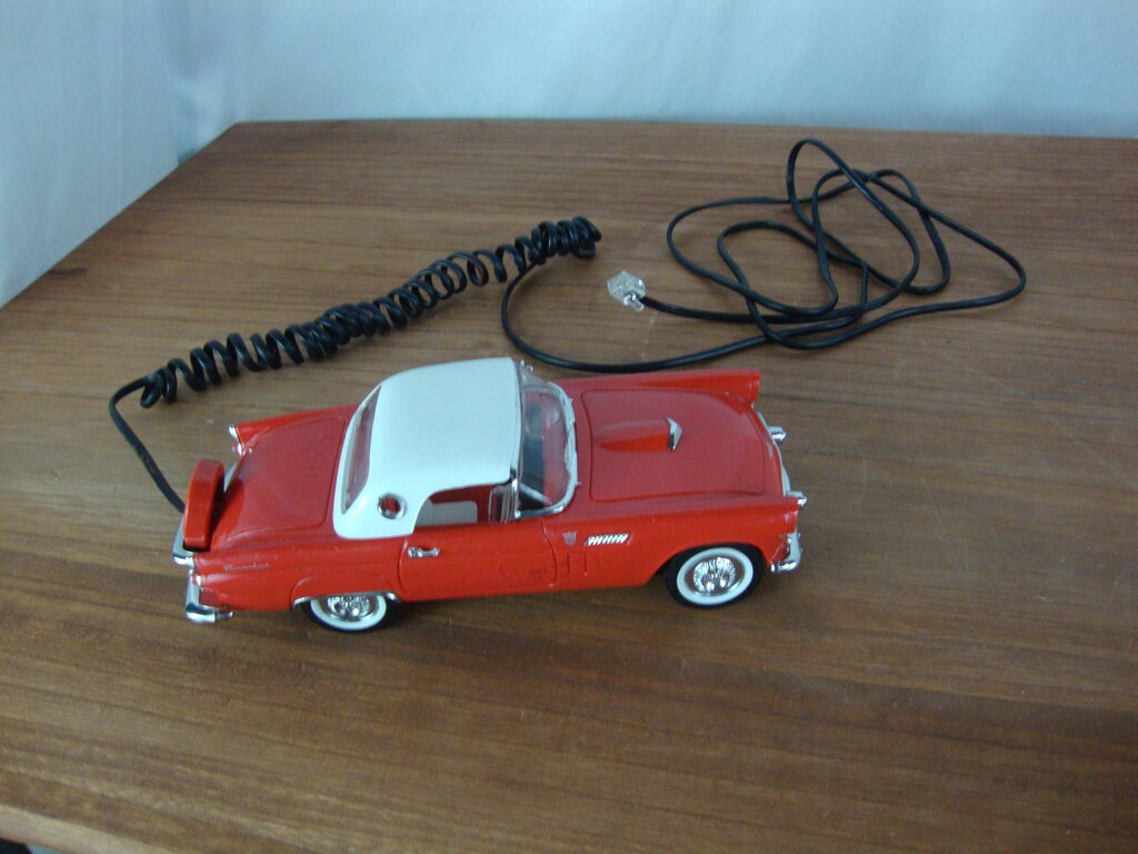 Vintage Kash N Gold 56 Thunderbird Red/White Plastic Landline Telephone UNTESTED