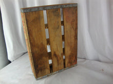 Load image into Gallery viewer, 1965 Canada Dry Perry Florida Wood 12 Slot Carry Crate
