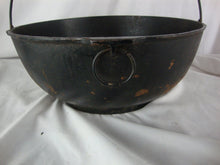 Load image into Gallery viewer, Vintage Favorite Piqua Ware No 5 Cast Iron Hanging Scotch Bowl
