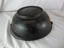 Load image into Gallery viewer, Vintage Favorite Piqua Ware No 5 Cast Iron Hanging Scotch Bowl
