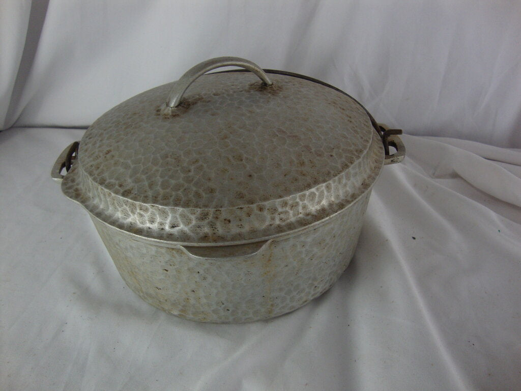 Vintage Wagner Ware Sidney O Hammered Aluminum Roaster Dutch Oven with Lid