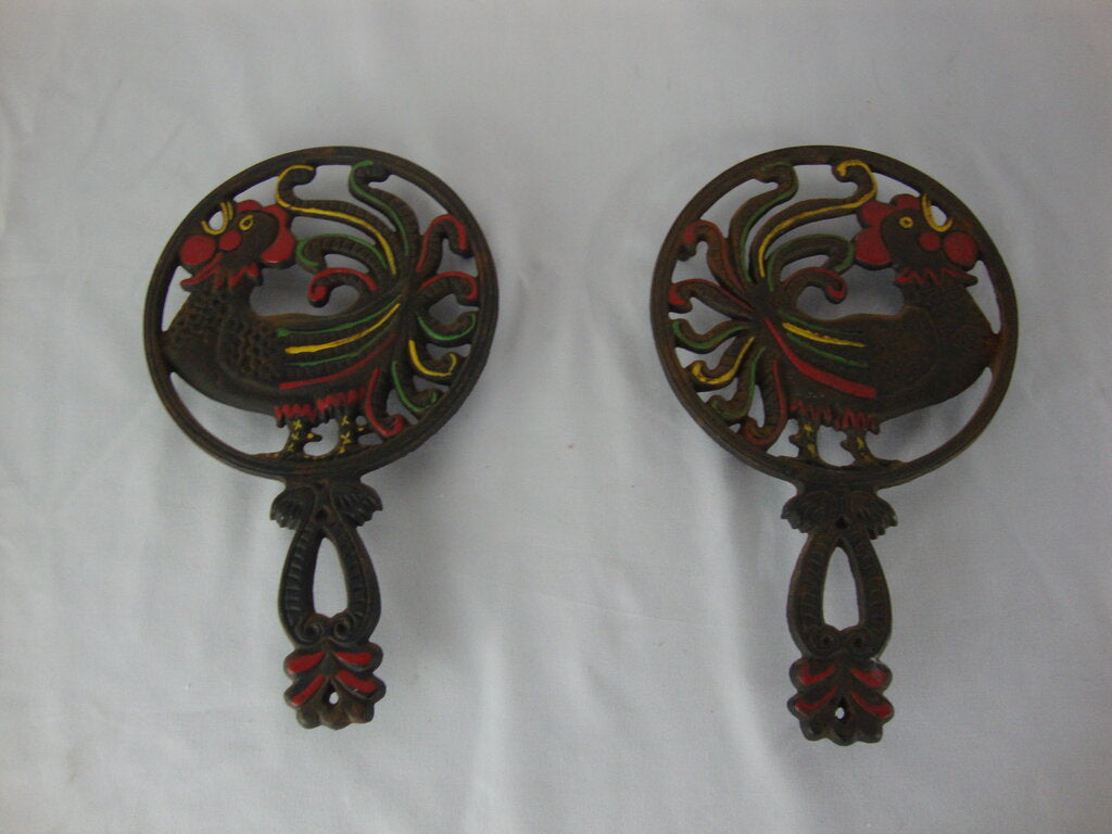 Vintage Wiliton Cast Iron Crowing Roosters Opposing Wall Counter Trivet Pair