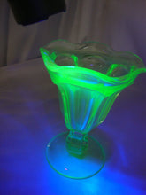 Load image into Gallery viewer, Vintage Vaseline Uranium Ice Cream Sundae Glass Cup
