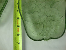 Load image into Gallery viewer, Vintage Hazel Atlas Apple Shaped Dogwood Pattern Set of 4 Dishes
