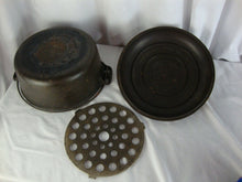 Load image into Gallery viewer, Vintage Griswold No 8 Tite-Top Dutch Oven with Lid and Trivet Unrestored

