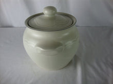 Load image into Gallery viewer, Vintage Pfaltzgraff Heirloom Stoneware Bean Pot with Lid
