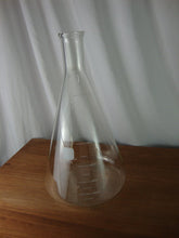 Load image into Gallery viewer, Vintage PYREX USA No 4980 6000 ml Clear Glass Lab Beaker Flask No Stopper
