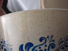 Load image into Gallery viewer, Vintage Pyrex Homestead 1.5 Quart Casserole Bowl with Lid
