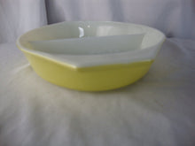 Load image into Gallery viewer, Vintage Pyrex Chartreuse Yellow 1.5 Quart Divided Dish with Side Handles

