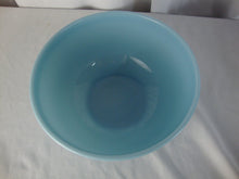 Load image into Gallery viewer, Vintage Pyrex Blue Delphite 2.5 Quart Mixing Bowl
