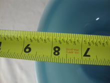 Load image into Gallery viewer, Vintage Pyrex Blue Delphite 2.5 Quart Mixing Bowl
