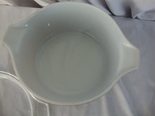 Load image into Gallery viewer, Vintage Pyrex 475 2.5 Liter Woodland Brown White Cinderella Bowl with Clear Glass Lid
