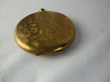 Load image into Gallery viewer, Vintage Zell Fifth Avenue Metal Engraved Makeup Compact
