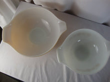 Load image into Gallery viewer, Vintage Pyrex Butterfly Gold 1979 - 1981 Cinderella two mixing bowl set
