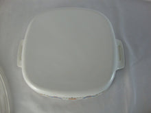 Load image into Gallery viewer, 1975 Country Festival Blue Bird Pyrex 2 Quart Casserole Dish with Clear Glass Lid
