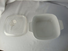 Load image into Gallery viewer, Pyrex Country Festival Blue Bird 1.5 Quart Casserole Dish with Glass Lid
