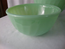 Load image into Gallery viewer, Vintage Fire King Jadeite Vertical Swirl 3 Piece Nesting Mixing Bowl Set
