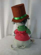Load image into Gallery viewer, Vintage Annalee Mobilitee Dolls Caroling Mouse 7762 with Merry Christmas Card
