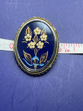 Load image into Gallery viewer, Pendant, Brooch, 800 Silver, Hand Painted Flowers
