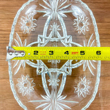 Load image into Gallery viewer, Vintage Anchor Hocking Early American Star of David Pattern Pressed Glass Pickle Dish
