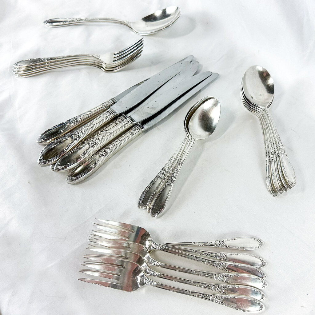 Vintage Oneida Heirloom Sterling Silver Virginia Pattern Flatware Set, 30 pcs.