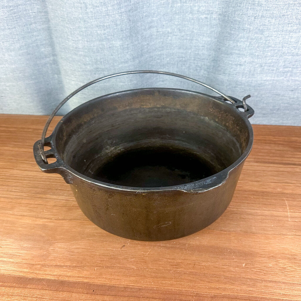 Vintage Cast-Iron 5-Quart Bucket Style Handle Cooking Pot