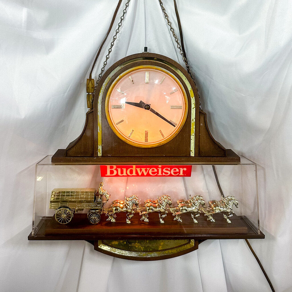 Vintage Budweiser lighted deals clock Clydesdales