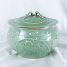 Load image into Gallery viewer, Vintage Artist Signed Chinese Longquan Celadon Covered Dish
