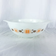 Load image into Gallery viewer, Vintage Pyrex Town &amp; Country 4 Quart Mixing Bowl
