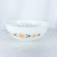 Load image into Gallery viewer, Vintage Pyrex Town &amp; Country 4 Quart Mixing Bowl
