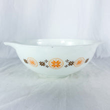 Load image into Gallery viewer, Vintage Pyrex Town &amp; Country 4 Quart Mixing Bowl
