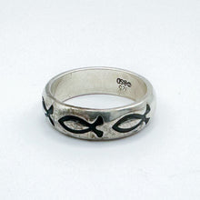 Load image into Gallery viewer, Vintage Bob Siemon Design Sterling Silver 3 Christian Fish Ring, Size 8
