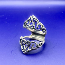 Load image into Gallery viewer, Vintage Carolyn Pollack Cut Crown Sterling Silver Ring, Size 6.5-7
