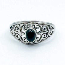 Load image into Gallery viewer, Vintage Sterling Silver Onyx Filigree Detail Ring, Size 7
