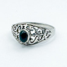 Load image into Gallery viewer, Vintage Sterling Silver Onyx Filigree Detail Ring, Size 7
