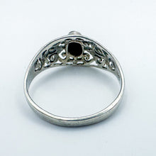 Load image into Gallery viewer, Vintage Sterling Silver Onyx Filigree Detail Ring, Size 7
