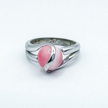 Load image into Gallery viewer, Vintage Sterling Silver Pink Cat&#39;s Eye Bead Ring, Size 4.5
