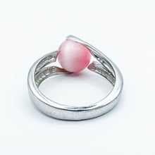 Load image into Gallery viewer, Vintage Sterling Silver Pink Cat&#39;s Eye Bead Ring, Size 4.5
