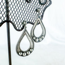 Load image into Gallery viewer, Vintage Sterling Silver Teardrop Dangling Earrings
