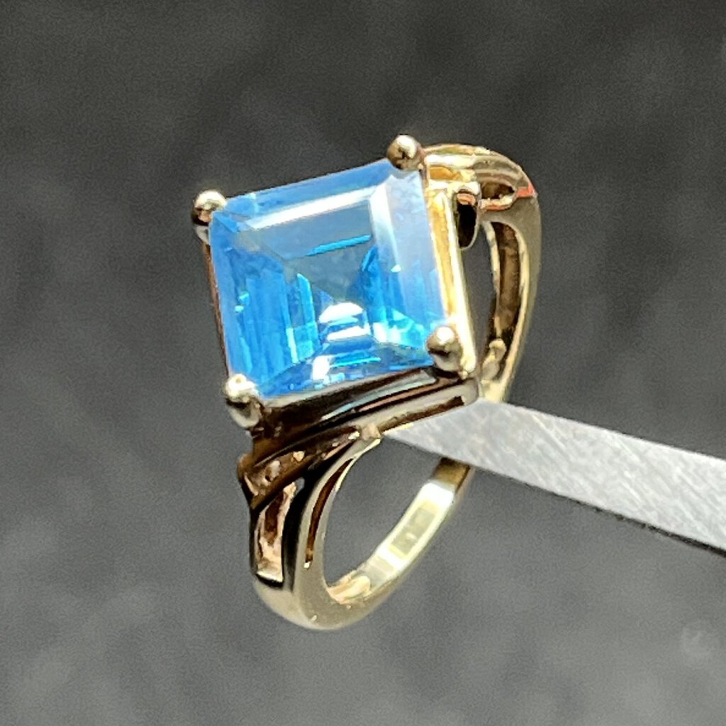 Ring, 14K Yellow Gold, Swiss Blue Topaz Square Cut, Basket Set, Size 5 1/4